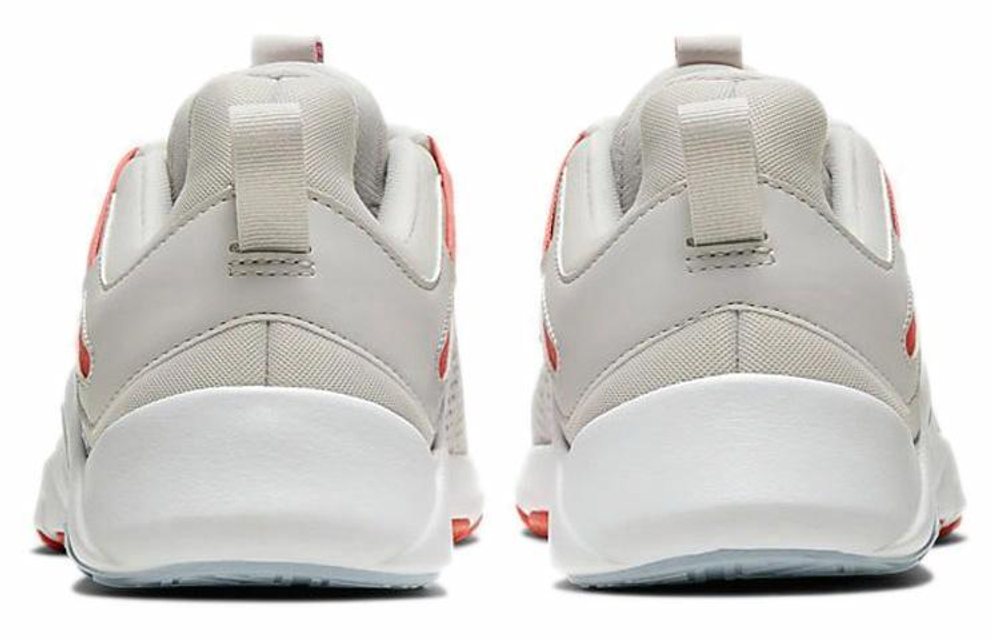 Кроссовки Nike Legend Essential (Женская размерная сетка)