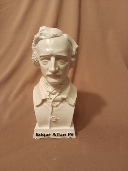 Edqar Allan Po Büstü