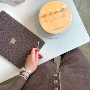 Виниловая наклейка COZY JUNGLE для MacBook