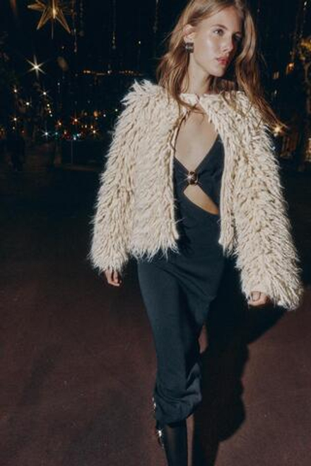 ZARА КАРДИГАН С БАХРОМОЙ И ЭФФЕКТОМ ВОРСА, ЭКРЮ