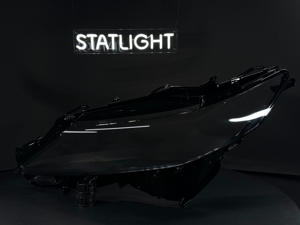 Левое стекло фары Toyota Camry XV70 рест 2017-2020