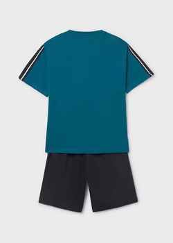 футболка с шортами