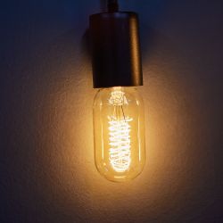 IL-V-L45A-40-GOLDEN-E27 CW01 Лампа накаливания Vintage. Форма цилиндр. длина 113 мм. Форма нити CW. Картон. ТМ Uniel