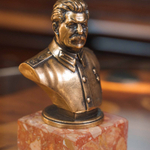 Бюст Иосифа Сталина на мраморном основании