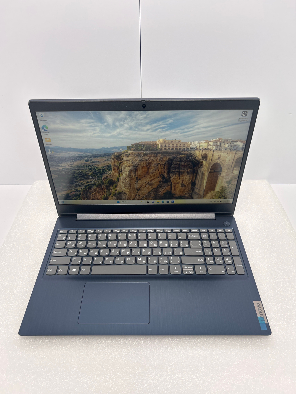 Ноутбук Lenovo IdeaPad 3 15ARE05 (81W40074RU), 15.6"/AMD Ryzen 3 4300U/RAM 8 GB/SSD 256 GB/AMD Radeon Graphics/1920x1080/IPS/Windows 11/Подсветка кл-ры нет/черный. Состояние: Уценка/прокручен topcase