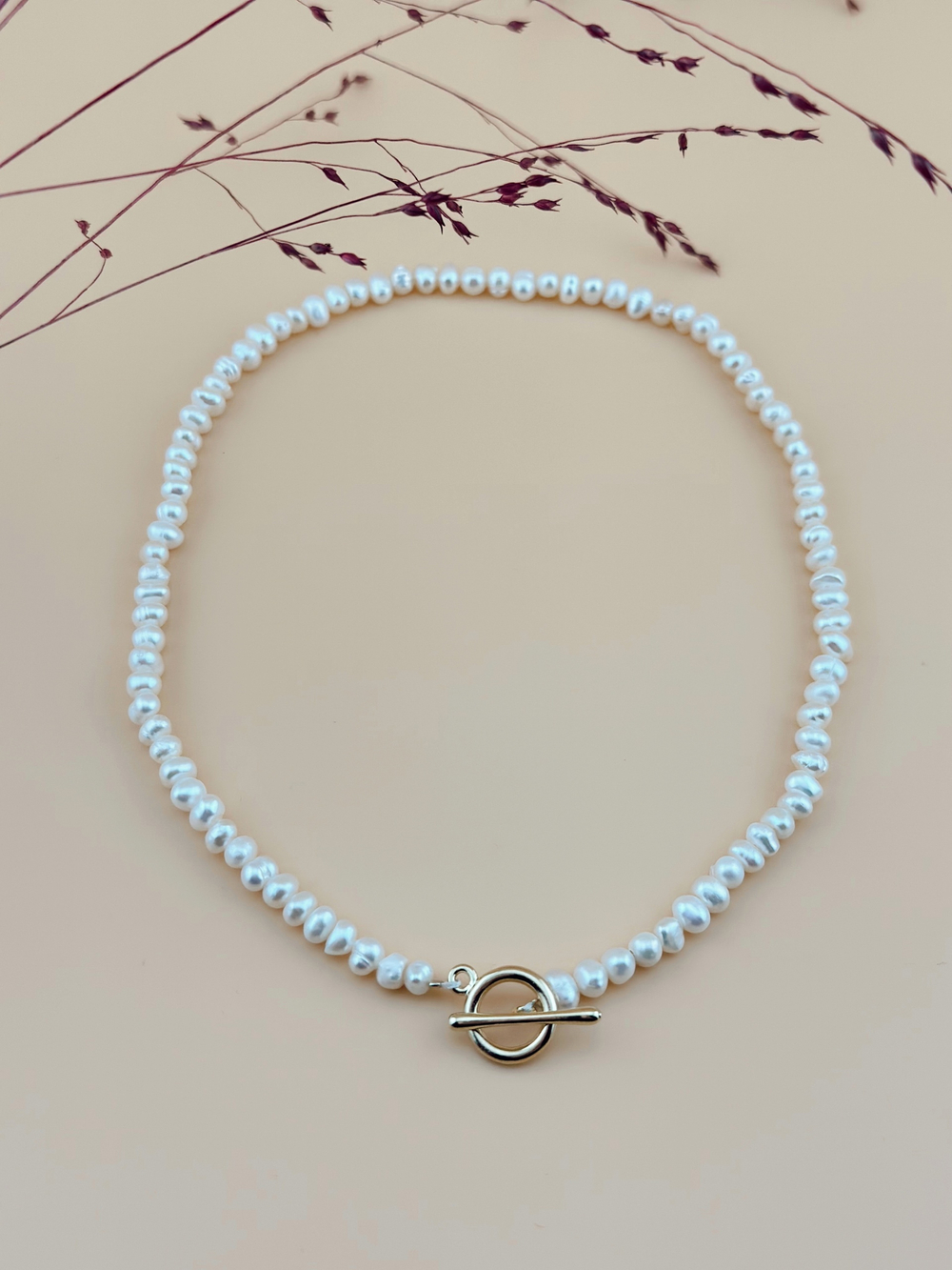 Колье жемчужное с застежкой на гвоздик