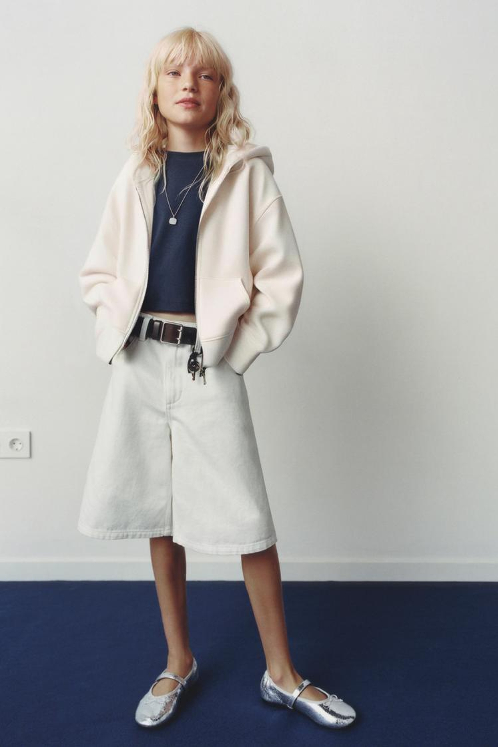 ZARA БАЗОВАЯ ТОЛСТОВКА НА МОЛНИИ, ЭКРЮ