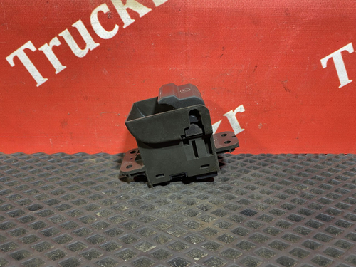 Кнопка ручного тормоза