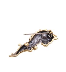 AM-3458 Брошь «Кот Мейн» (латунь, янтарь)