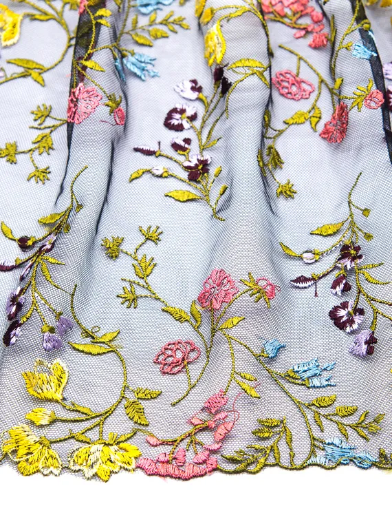 05-71 Вышивка на неэластичной сетке, 20 см, черный, полевые цветы Black