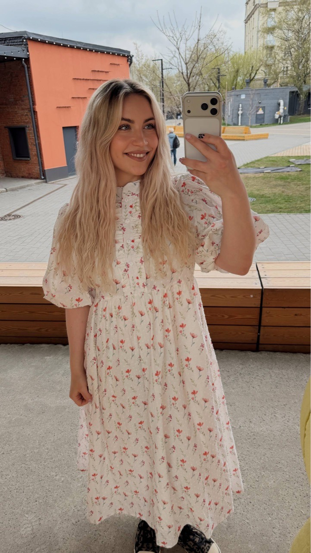 Платье с жабо и рукавами-фонариками, Маки