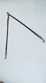 Сворка для мелких пород из Биотана на вертлюге , 10 мм, 50 см лелпард цветной