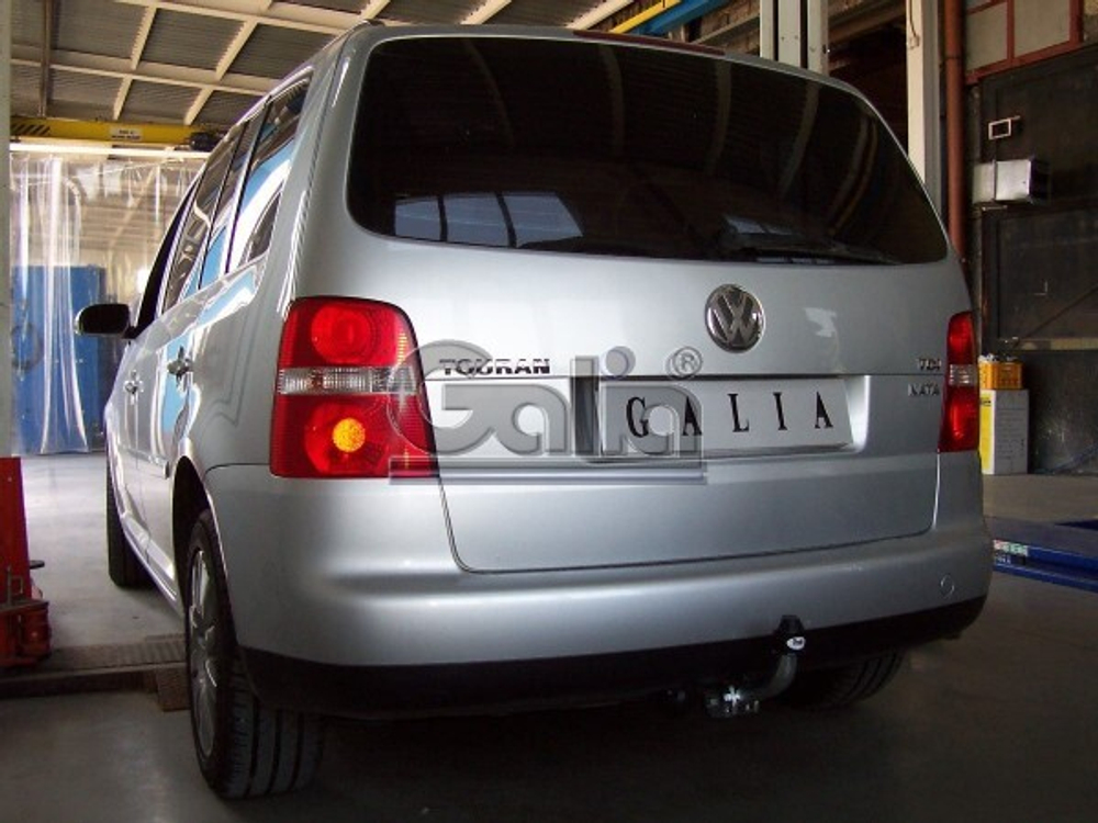 Фаркоп оцинкованный Galia V065A для Volkswagen Touran 2002-2015(паспорт и сертификат в комплекте)(без электрики)