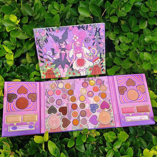 Яркая палетка теней "Kuromi", розовая