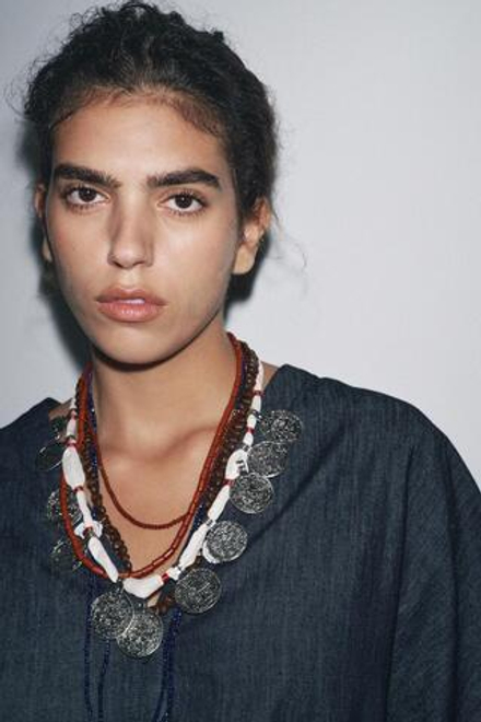 ZARA НАБОР ИЗ 3 КОЛЬЕ С БУСИНАМИ И МЕДАЛЬОНАМИ, СИНИЙ