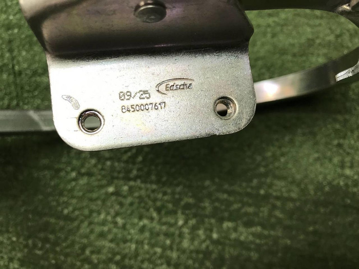 Петля крышки багажника правая Lada Vesta (15-н.в.)