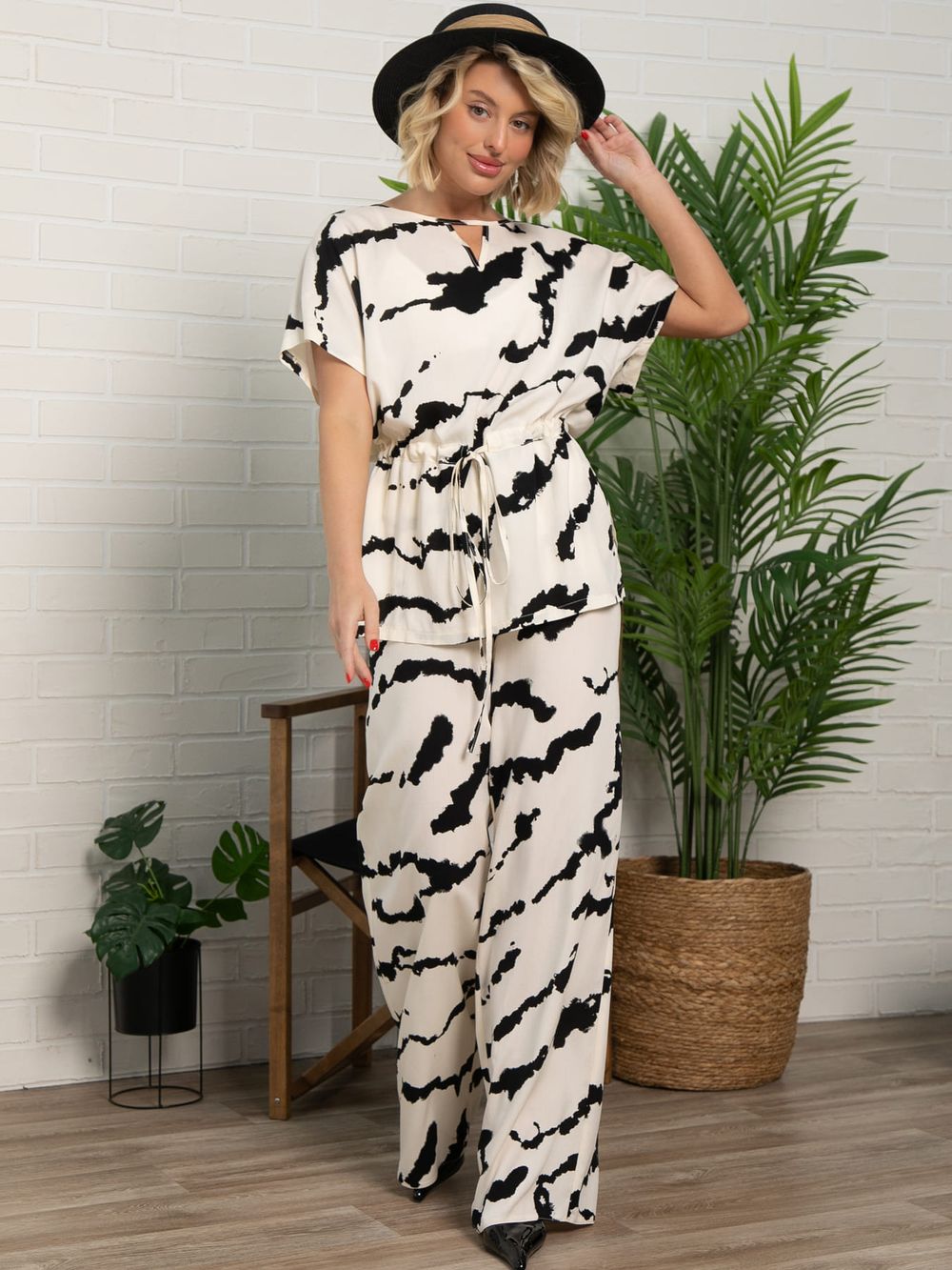 Костюм Аксиома успеха (черно-белый) К15893-5М LT Collection