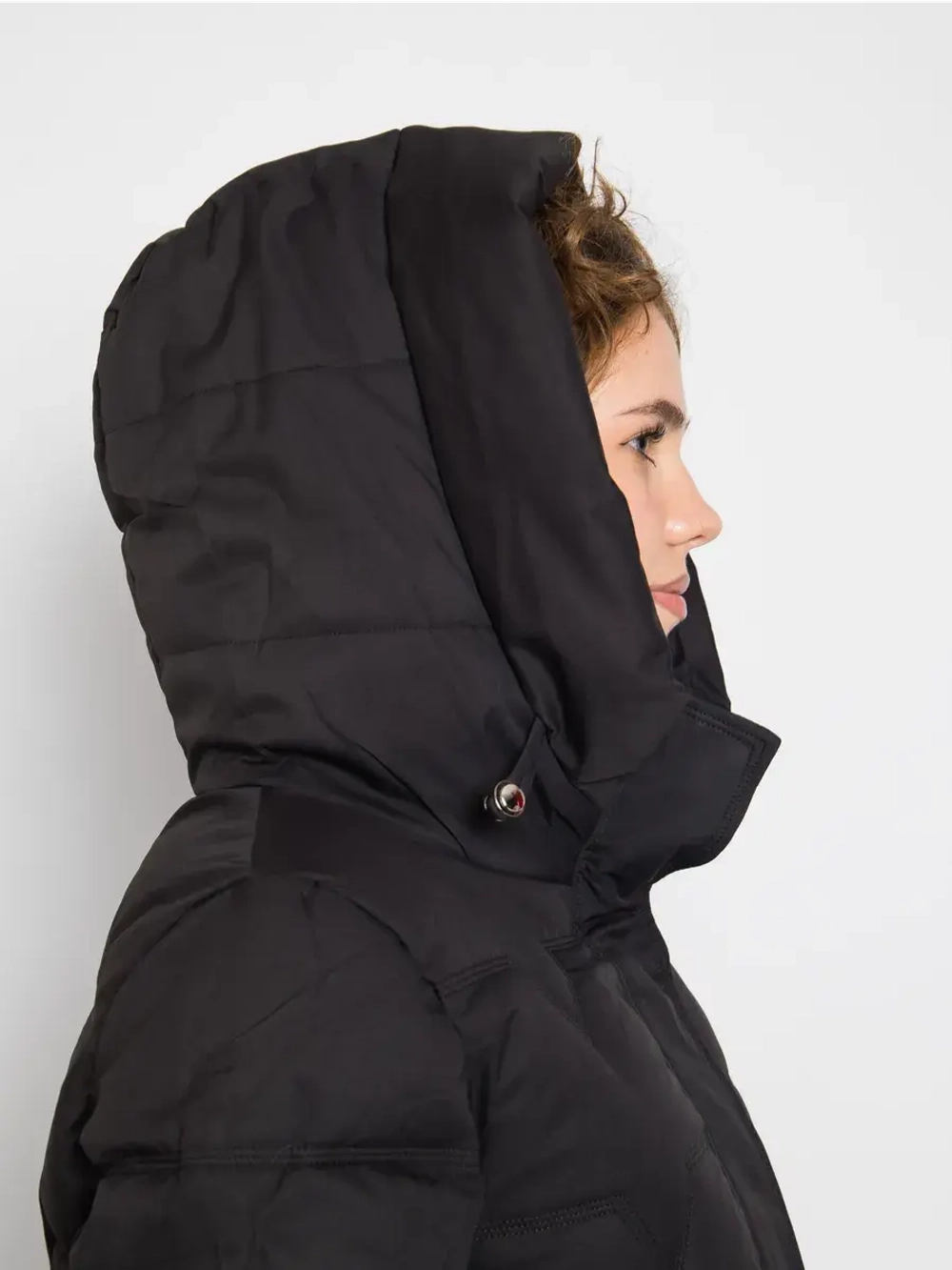 Куртка зимняя удлиненная с капюшоном