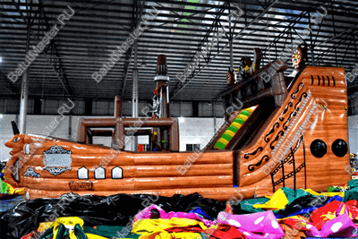 Надувной корабль "Весёлый Роджер Brown"