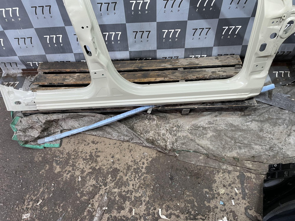 Боковина правая Skoda Superb 1, Passat B5  Новая Оригинал