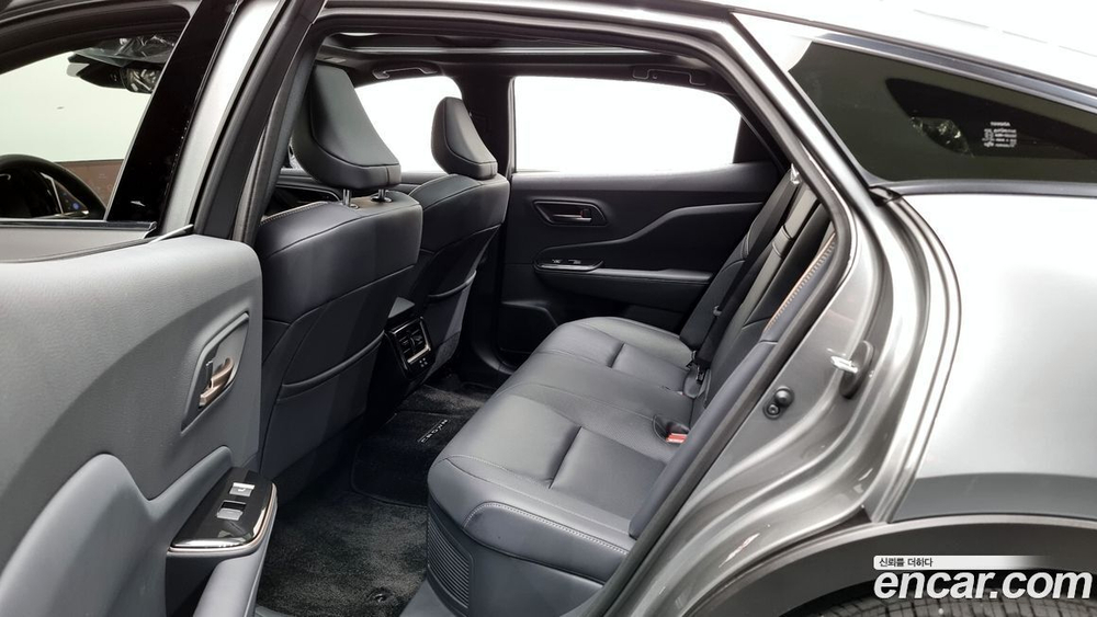 Toyota Crown Crossover 2.5 4WD Hybrid (05.2024)