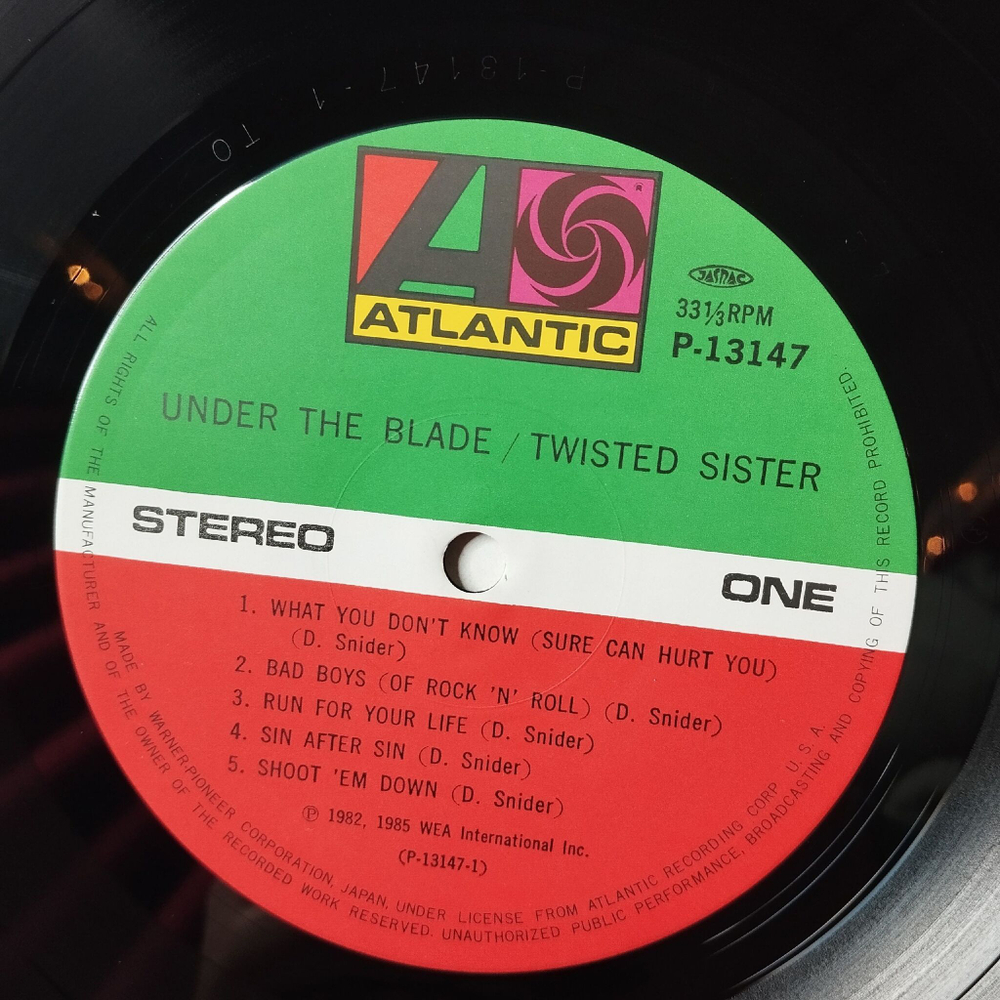 Винтажная виниловая пластинка LP Twisted Sister Under The Blade (Japan 1985) (Obi)