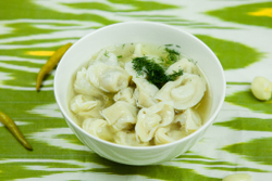 Пельмени с говядиной в бульоне