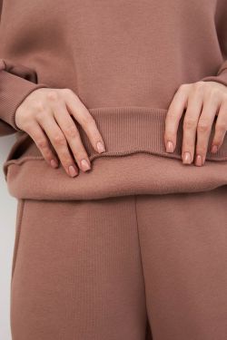 Утепленный свитшот цвета молочный шоколад