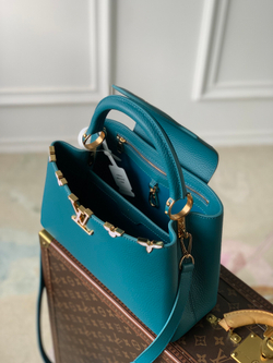 Louis Vuitton Capucines MM