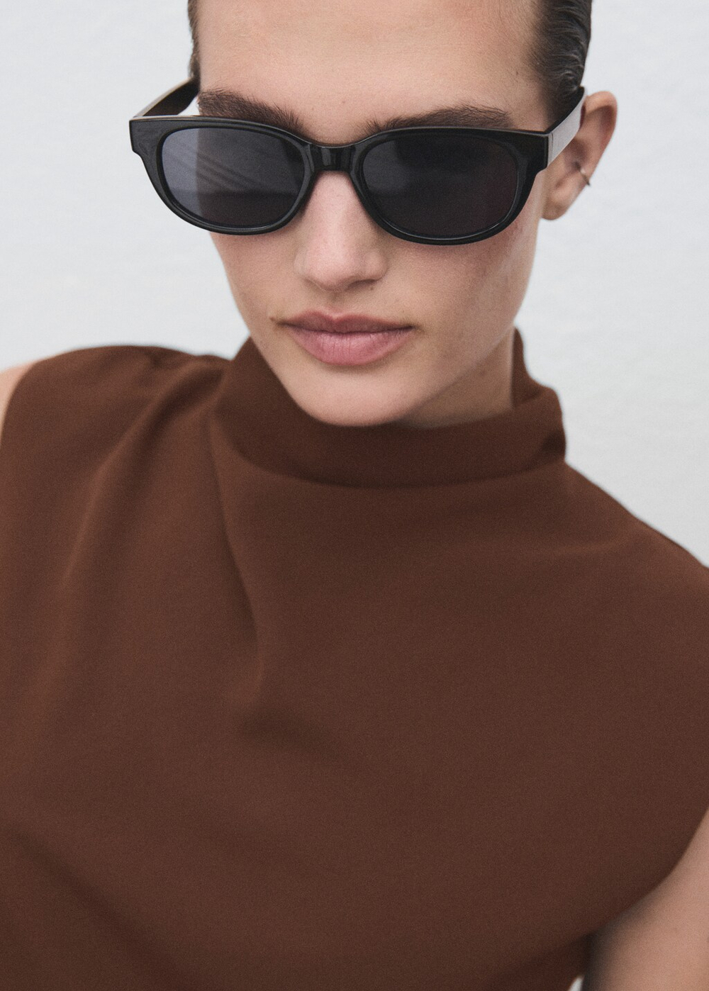 Комбинезон с драпированным воротником и ремнем