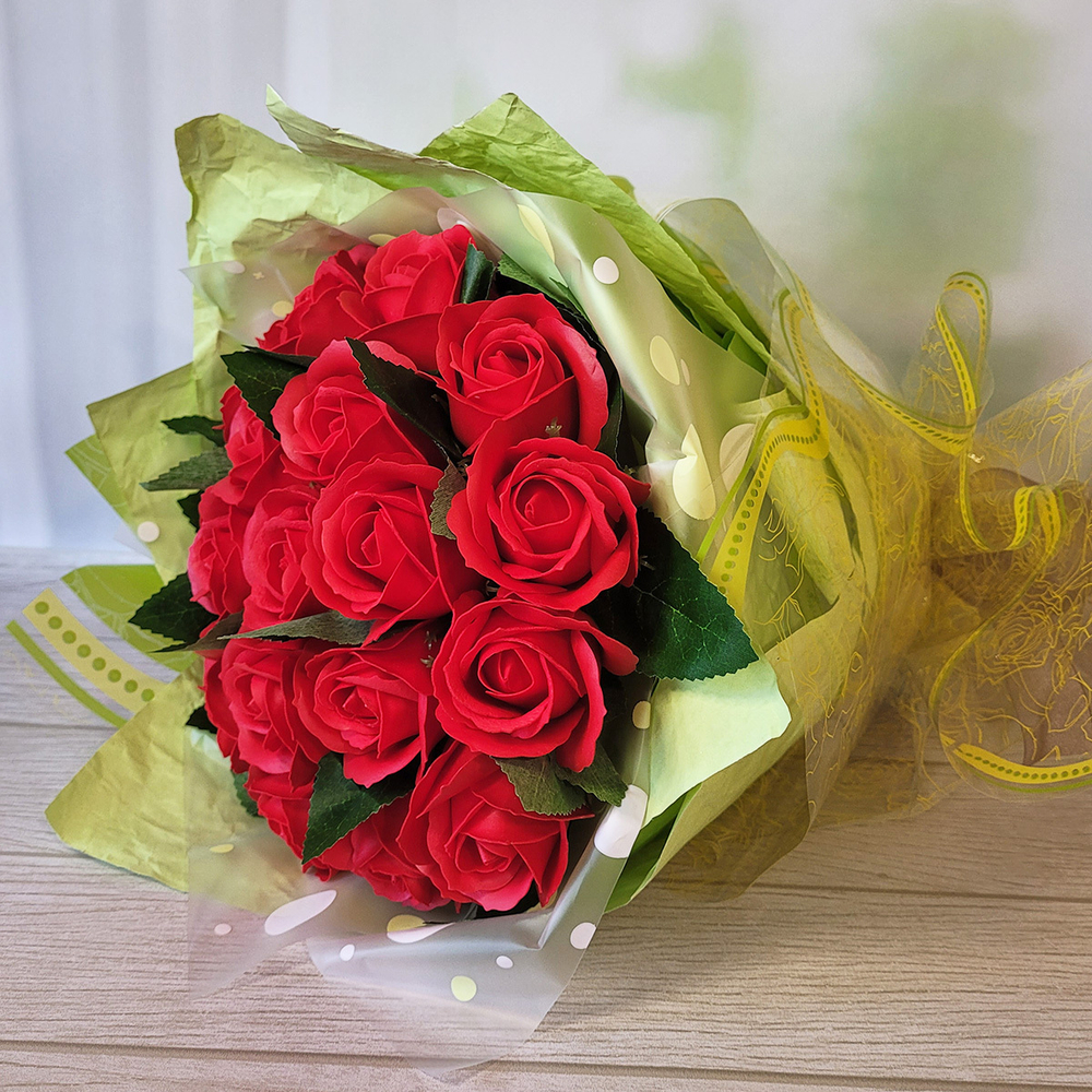 Букет мыльных роз красных - 19 роз