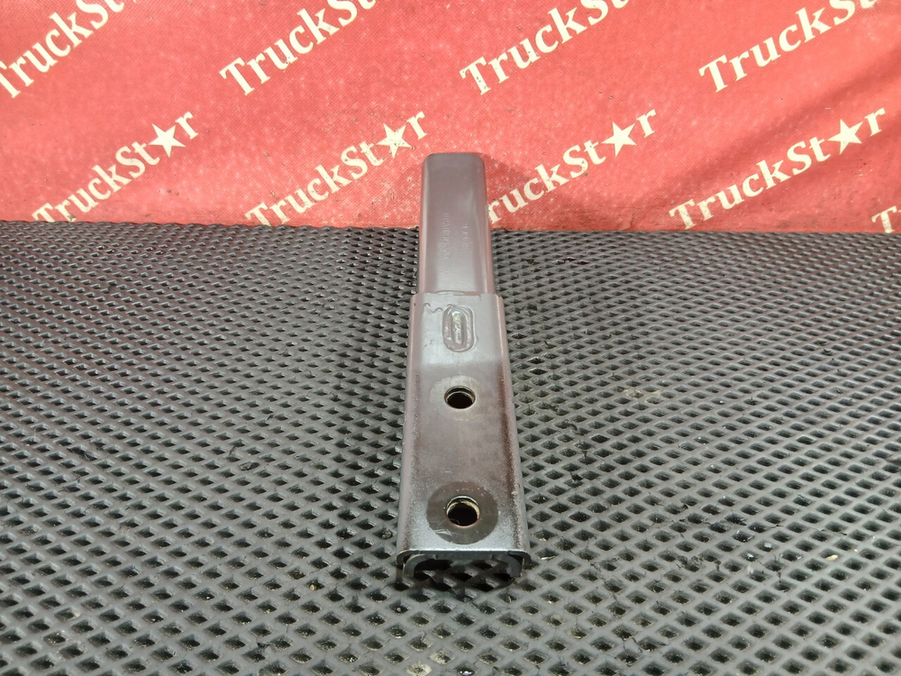 Кронштейн амортизатора кабины передний