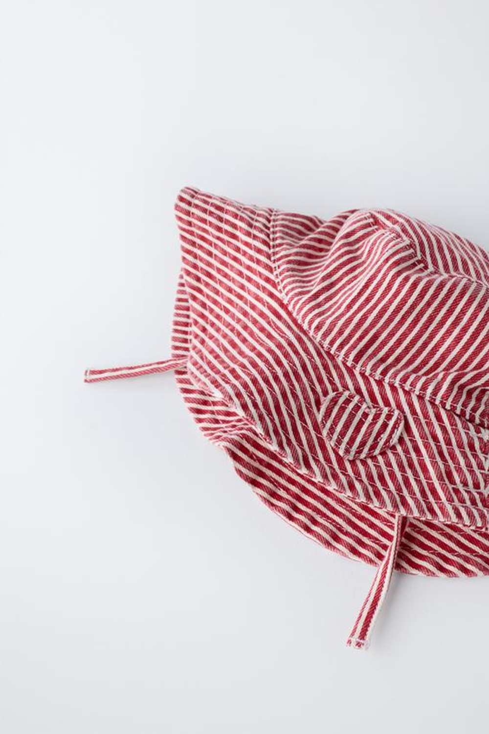 ZARA ПАНАМА В ПОЛОСКУ С НАШИВКОЙ В ВИДЕ СЕРДЦА, КРАСНЫЙ/БЕЛЫЙ