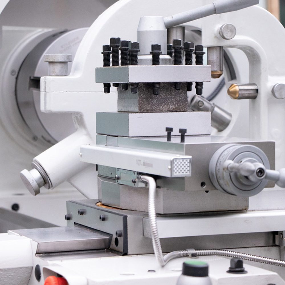 PROMA SPF-1000PHS универсальный токарный станок с УЦИ