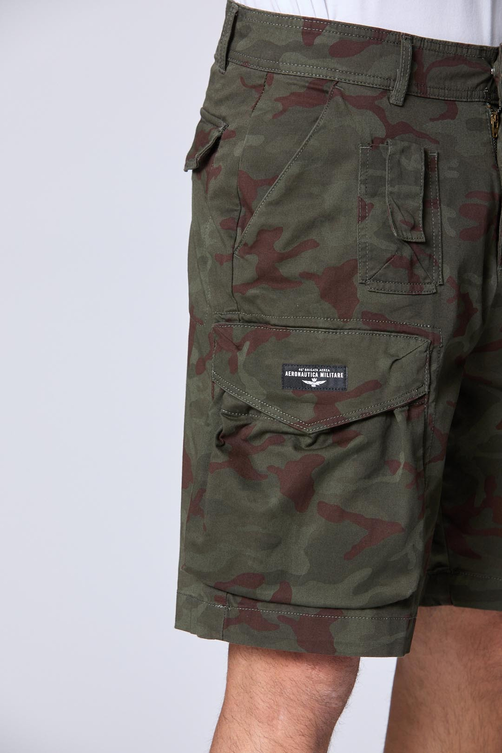 Шорты карго муж. AERONAUTICA 200 милитари красная лента на кармане
