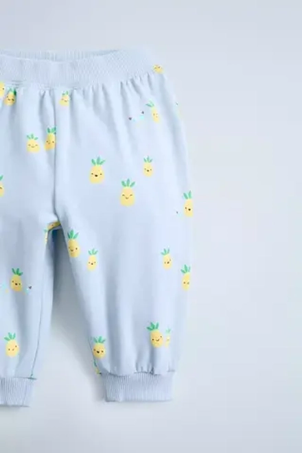 ZARA КОМПЛЕКТ ИЗ ТОЛСТОВКИ И БРЮК С ПРИНТОМ, ГОЛУБОЙ
