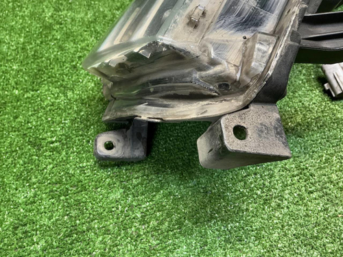 Фара правая Toyota Corolla E160 (12-16) галоген