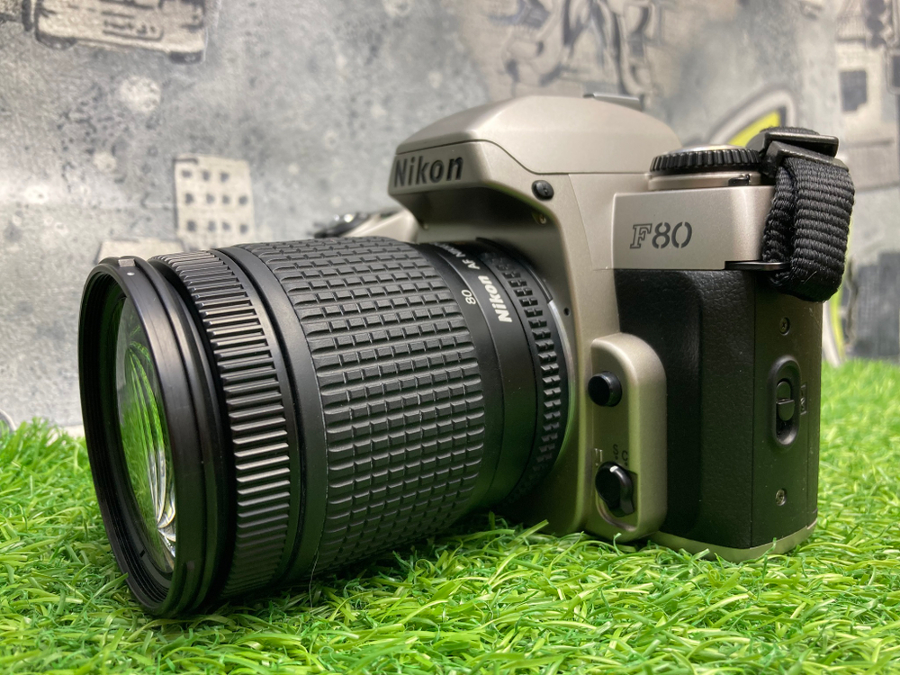 Nikon F80 Silver + Nikkor 28-80mm 3.5-5.6D