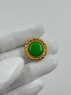 Накладка на пуговицу с зелёной вставкой