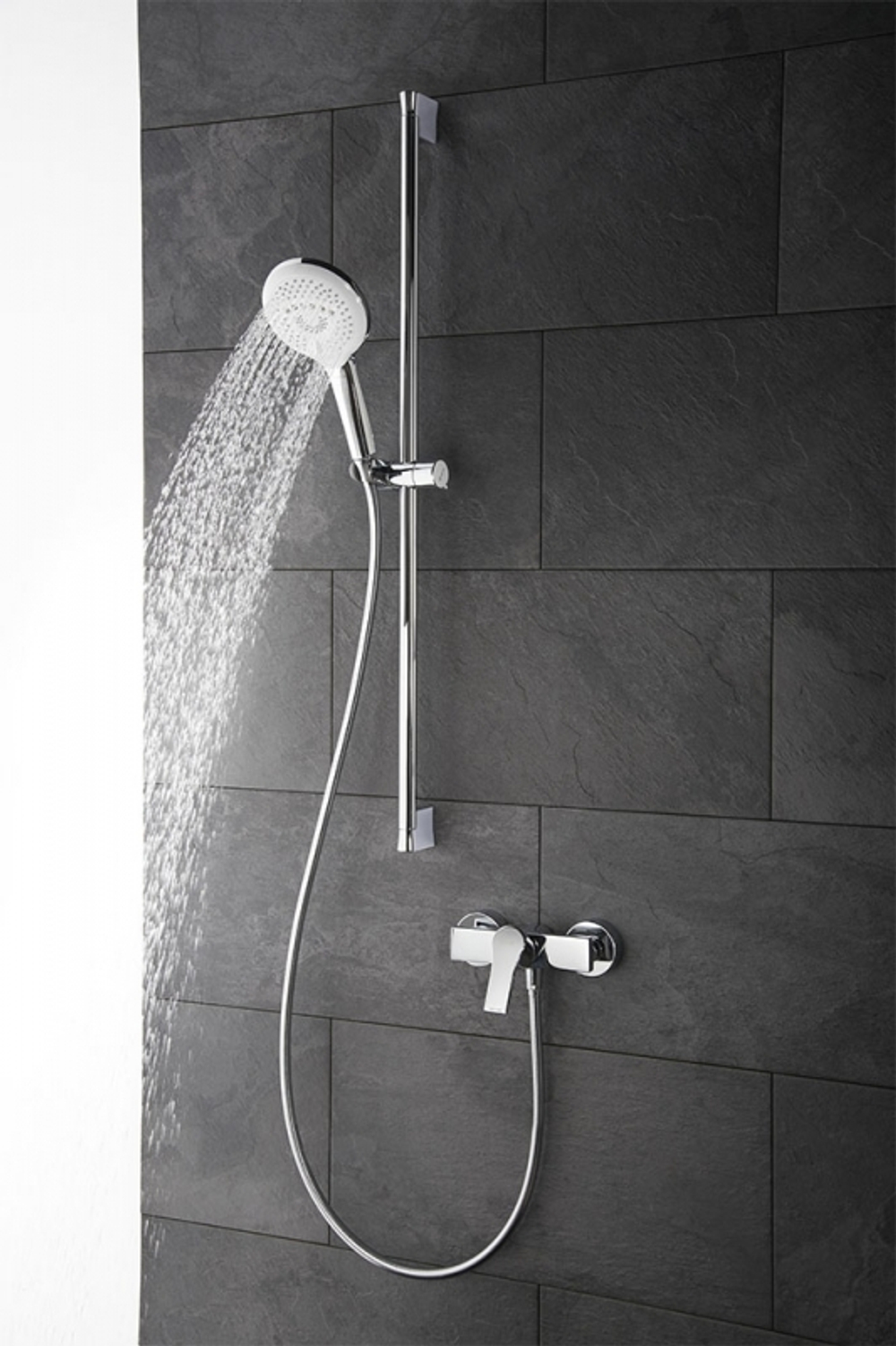 Фото в интерьере смеситель для душа Kludi Zenta SL 488700565 Хром