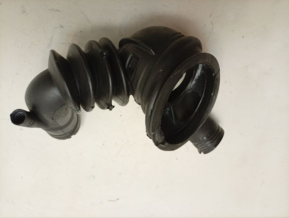 WFXI2840EU кт22 Сливной патрубок к стиральной машине Bosch Siemens 9000047124 б/у