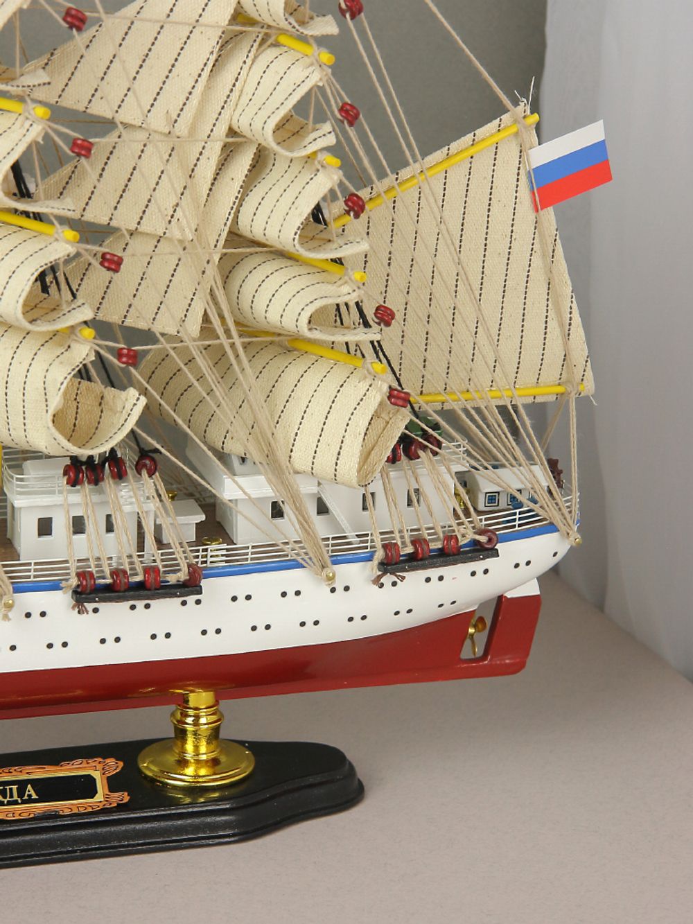 Meteor Lights Модель парусника Надежда, 52 см