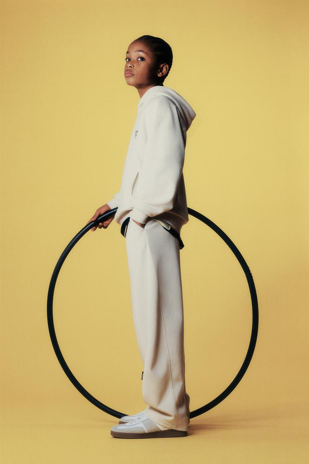 ZARA КОМПЛЕКТ ИЗ ТОЛСТОВКИ И ДЖОГГЕРОВ ИЗ ТКАНИ ИНТЕРЛОК, ЦВЕТ ЛЬДА