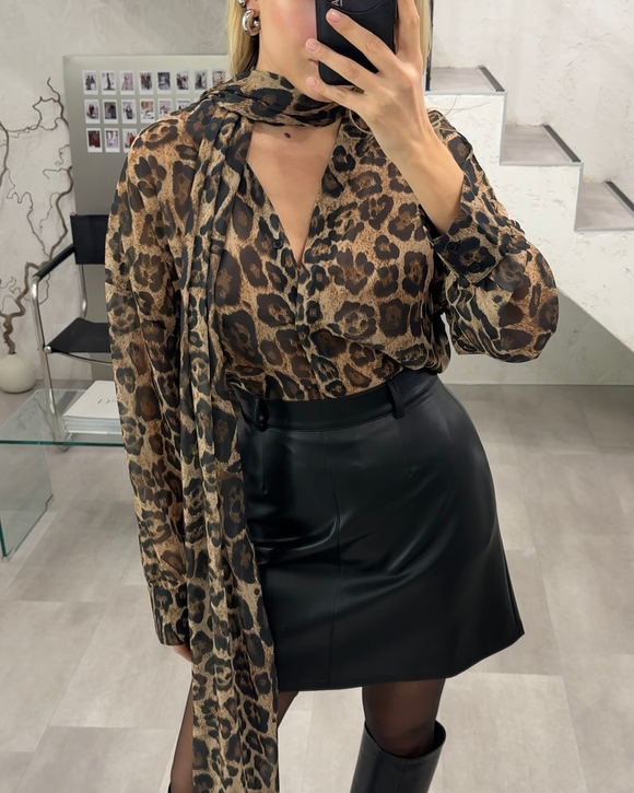 Блуза с шарфом лео