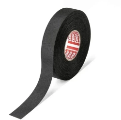 tesa Изолента 51036, 1 шт. 25 м. автомобильная термостойкая черная подкапотная тканевая для жгутования, ПЭТ-ткань лавсан, скрутка для проводов, обмотка