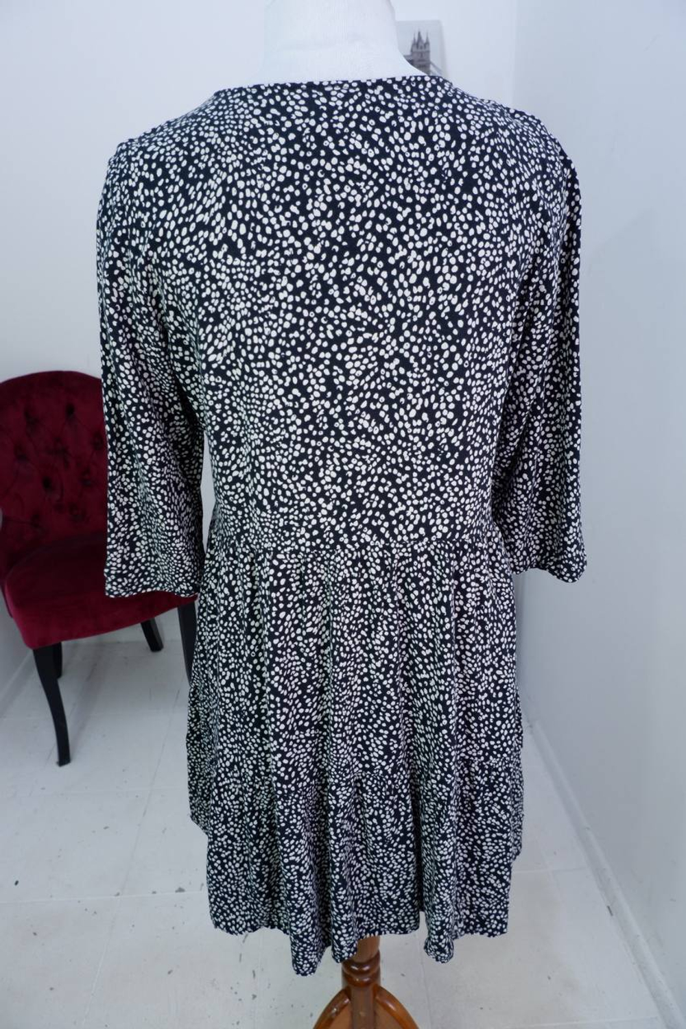 Платье Defacto монохромное, визуально на 42 размер