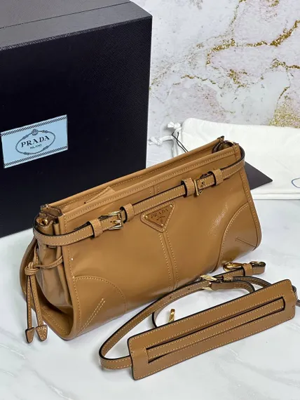 Кожаная средняя сумка Prada Bonnie, коричневый