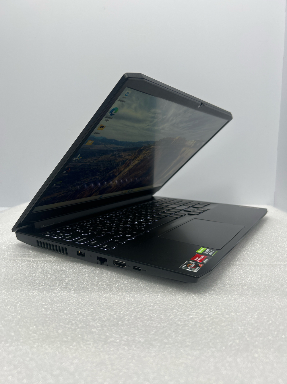 Ноутбук Lenovo IdeaPad Gaming 3 15ACH6 (82K201AGRK) 15.6"/AMD Ryzen 5 5600H/RAM 16 GB/SSD 512 GB/NVIDIA GeForce RTX 3050 Ti/1920x1080/IPS/DOS/Подсветка кл-ры: LED/Черный. Состояние: Уценка/небольшой след. на матрице от клавиатуры