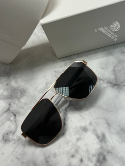 Солнечные очки Prada