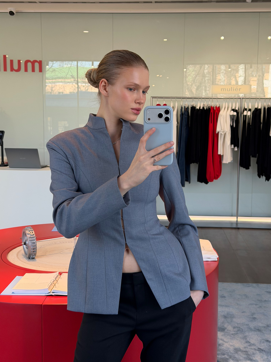 Жакет приталенный серый